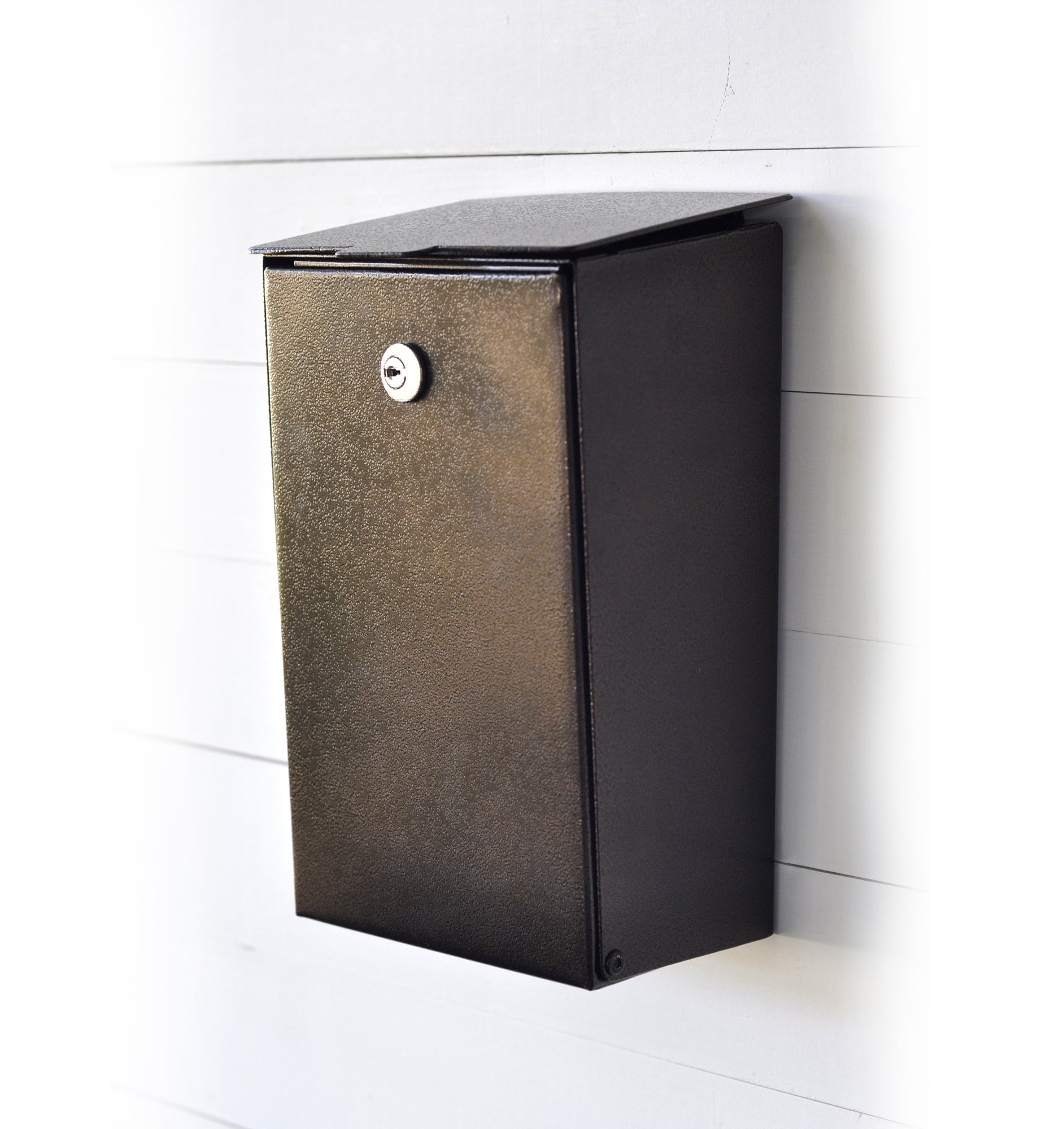 Simple Locking Mail Box Modern Locking Mailbox - DropMetal